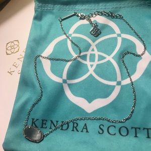 LIKE NEW KENDRA SCOTT SILVER/GREY ELISA NECKLACE!